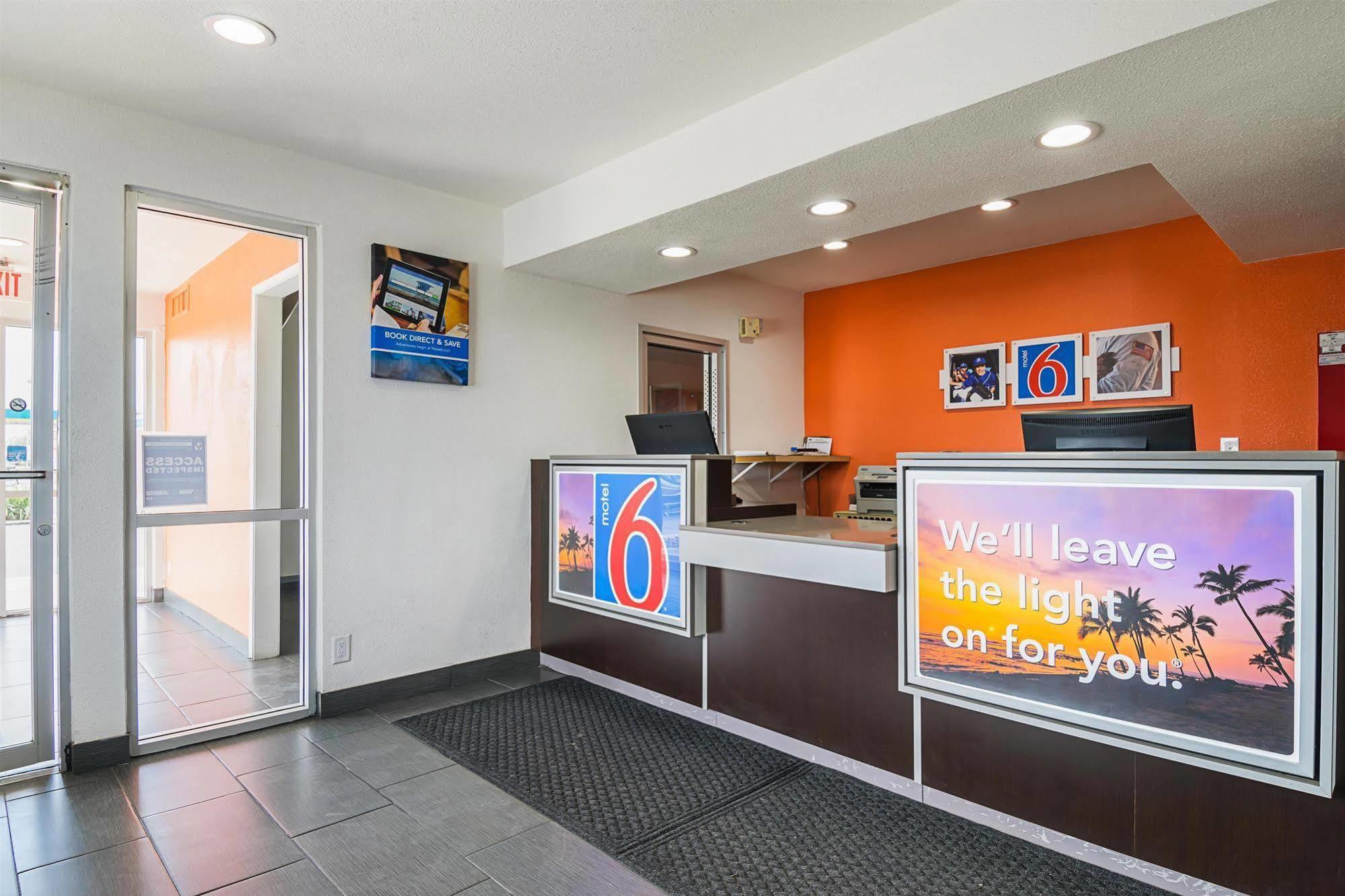 Motel 6 Lost Hills / Buttonwillow Racetrack Exterior foto